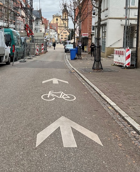 Markierungslösung Sharrows mit Fahrradpiktogramm in der Heilbronner Straße aus dem Maßnahmenkatalog des Radverkehrskonzepts